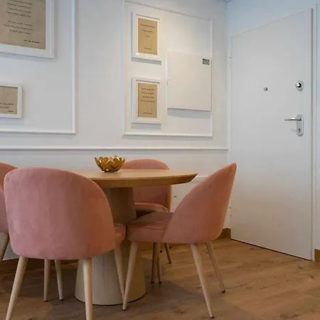 The Poets By Destiny Houses * Porto